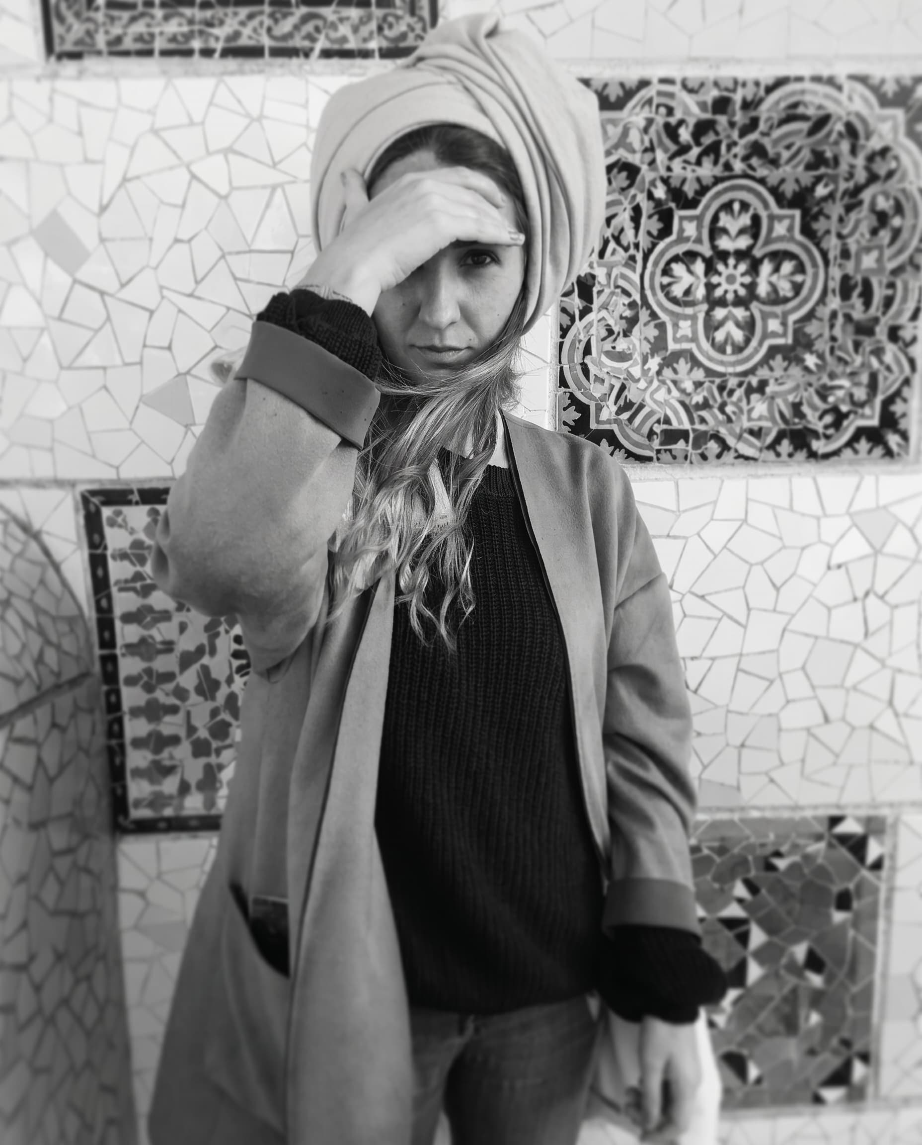 Retrato editorial en blanco y negro de Natalia Olarte, cofundadora de Pistilo & Gracia.