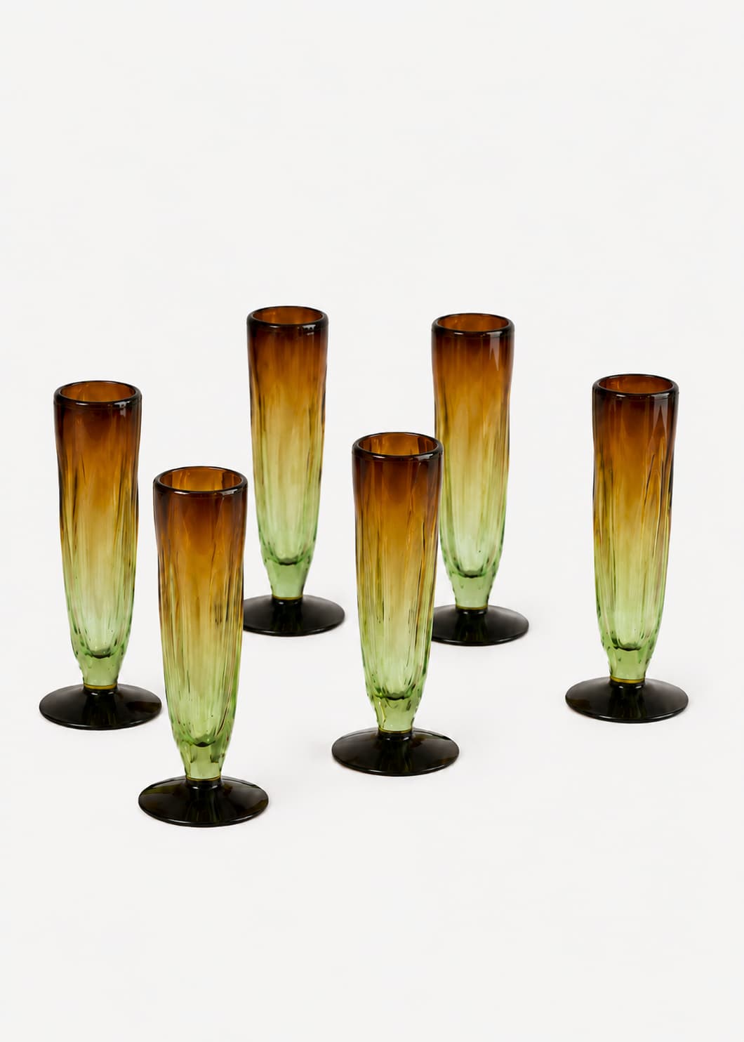 Set de seis copas champañeras bicolor, ámbar y verde humo en vidrio soplado reciclado 