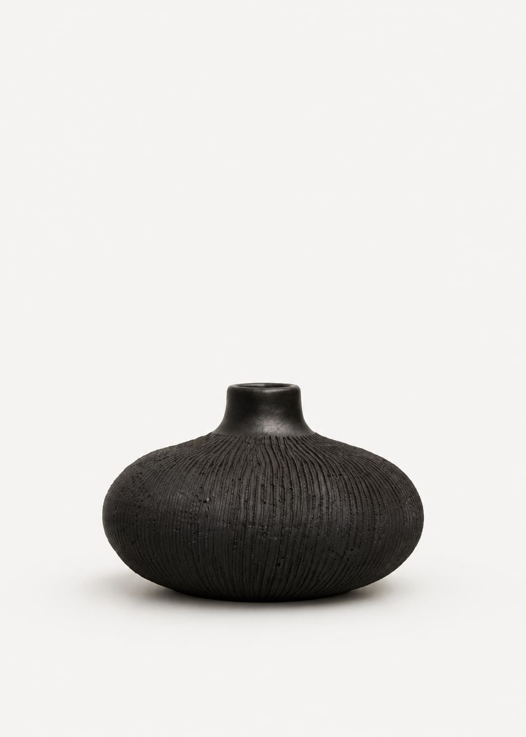 Florero Platillo en barro de La Chamba. Tamaño pequeño de 10 x 18 cm